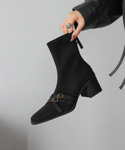 Schicke, klobige Stiefel aus braunem Wildleder mit eckiger Spitze