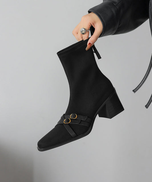 Schicke, klobige Stiefel aus braunem Wildleder mit eckiger Spitze