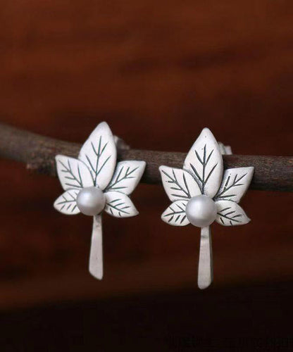 Pendientes elegantes vintage de plata con forma de hoja de arce y cuentas para uñas