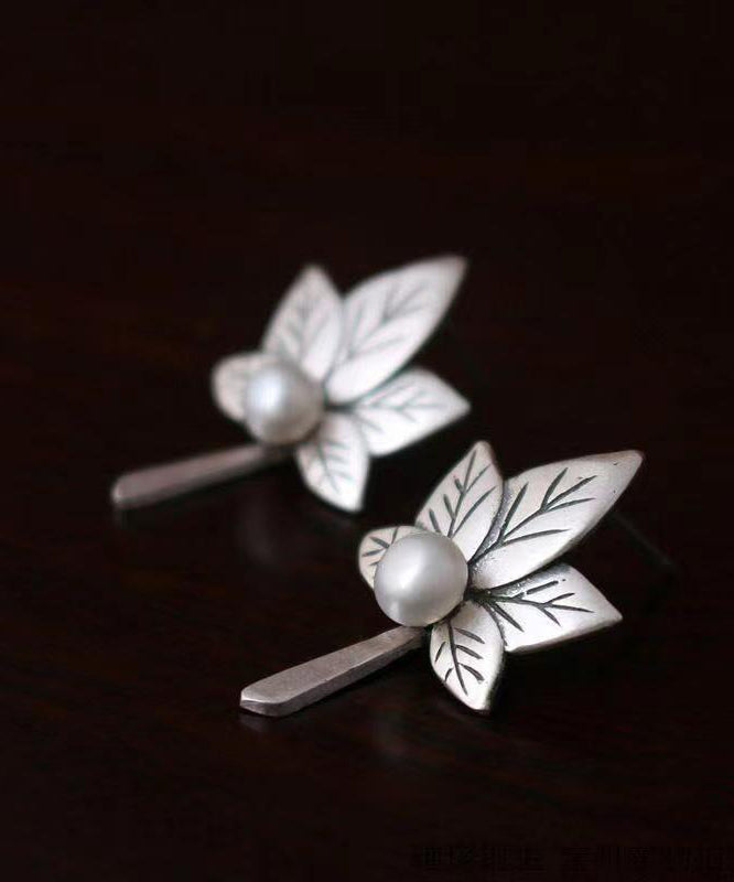 Pendientes elegantes vintage de plata con forma de hoja de arce y cuentas para uñas