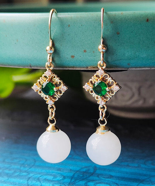 Elegantes aretes colgantes de jade y circonita con incrustaciones de oro blanco de 14 quilates