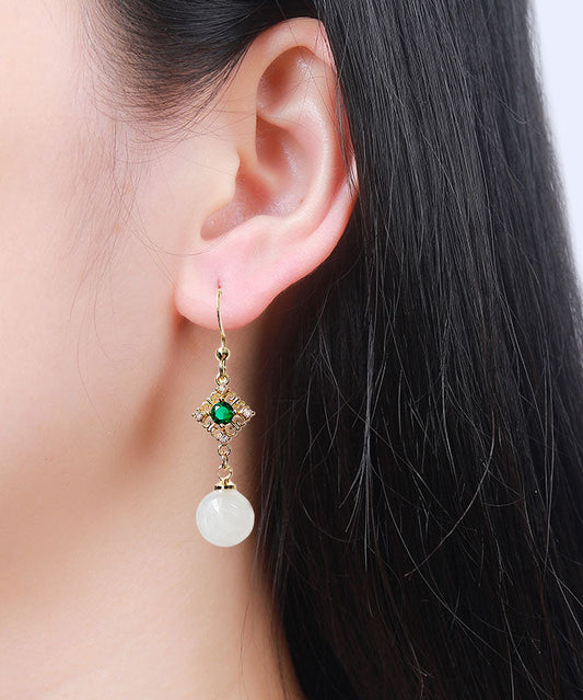 Elegantes aretes colgantes de jade y circonita con incrustaciones de oro blanco de 14 quilates