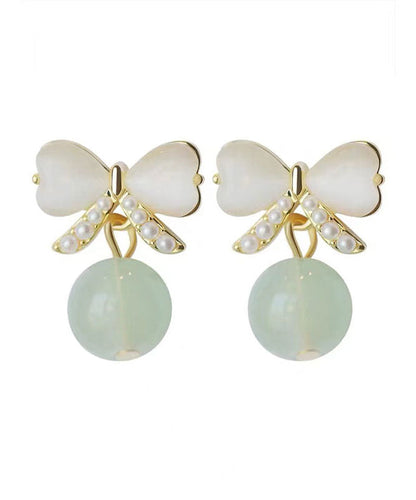 Pendientes elegantes de aleación blanca con incrustaciones de perla y lazo de ojo de gato