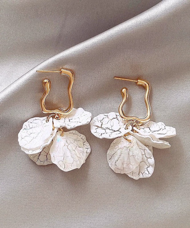 Elegantes pendientes colgantes florales de cobre blanco dorado