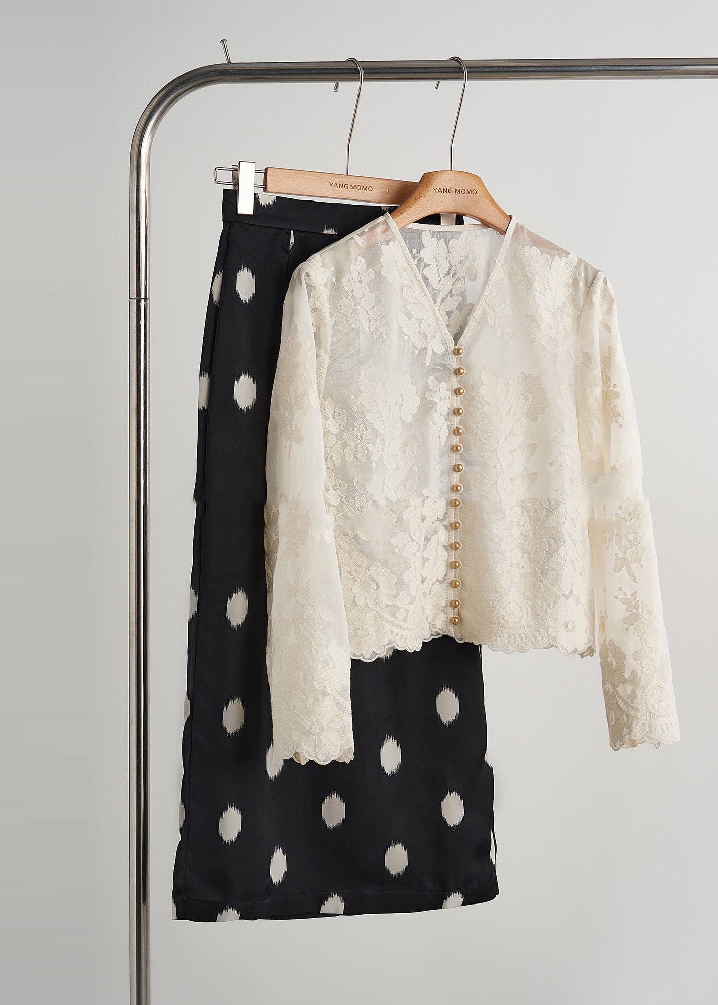 Tops elegantes de encaje con cuentas y uñas de jacquard blanco para primavera