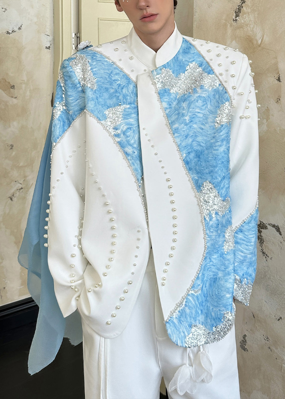 Elegante weiße Patchwork-Baumwollmäntel mit Nagelperlen und Pailletten für Herren im Frühling