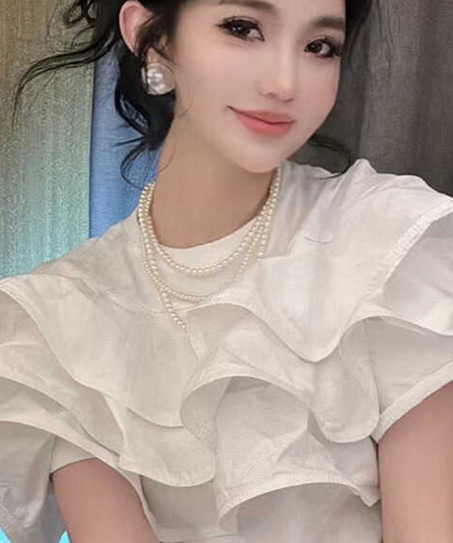 Schicke Halskette mit weißem Perlen-Patchwork-Anhänger und Quaste