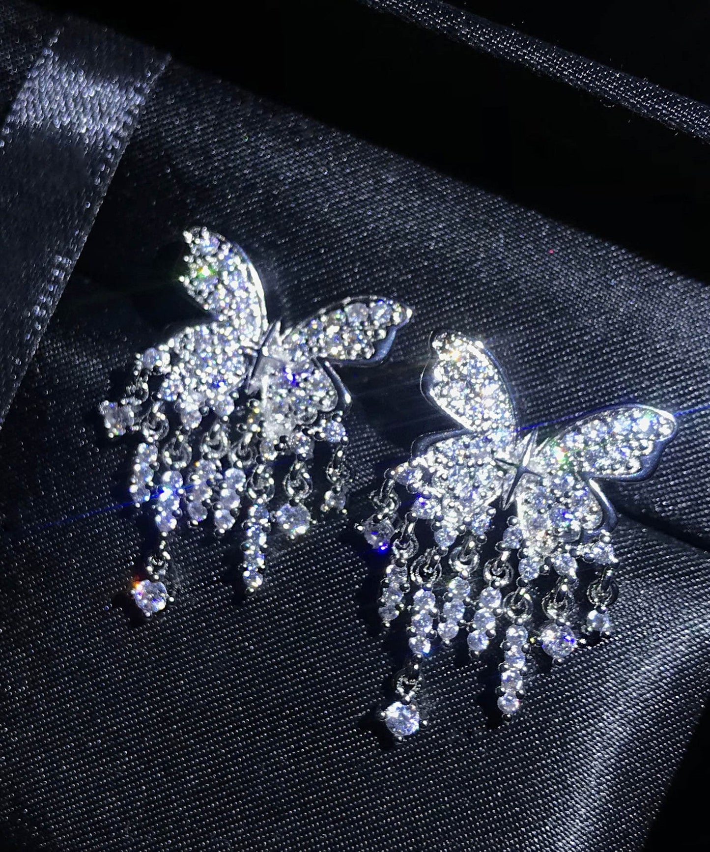 Elegantes pendientes de borla de mariposa con circonitas de aleación de plata esterlina blanca