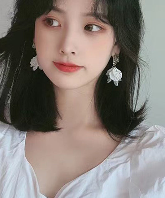 Elegantes pendientes colgantes florales de plata de ley blanca