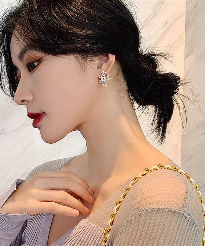 Elegantes pendientes de plata de ley blanca con circonitas doradas y perlas de coral