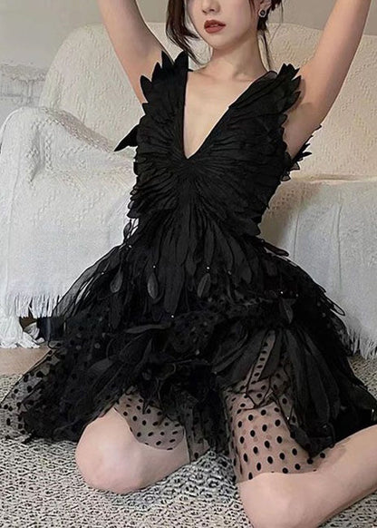 Schickes weißes asymmetrisches Tüllkleid mit V-Ausschnitt und ärmellosem