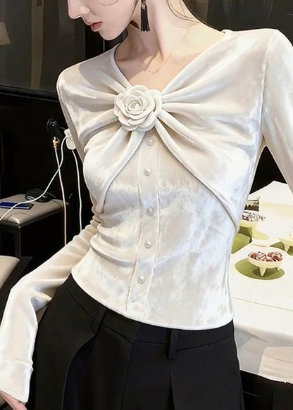 Elegante blusa de terciopelo de seda arrugada con escote en V blanco y rosas para primavera
