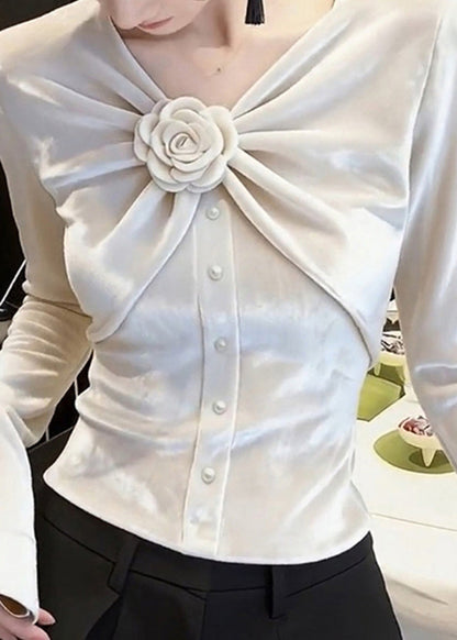 Elegante blusa de terciopelo de seda arrugada con escote en V blanco y rosas para primavera