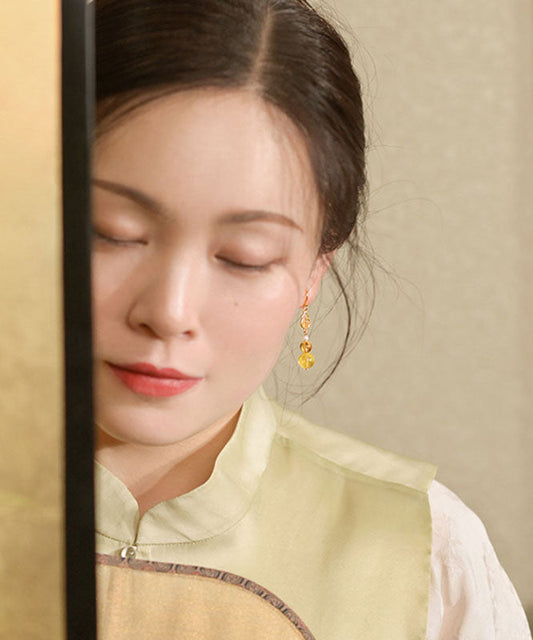 Elegantes pendientes colgantes con diseño gráfico de ámbar, perla y cristal dorado en plata de ley amarilla