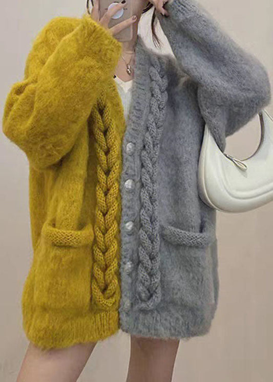 Schicke gelbe Strickjacke mit V-Ausschnitt, Patchwork-Knöpfen und kuscheligem Baumwollstrick für den Winter