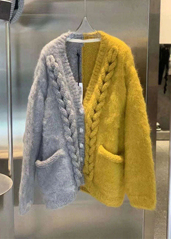 Schicke gelbe Strickjacke mit V-Ausschnitt, Patchwork-Knöpfen und kuscheligem Baumwollstrick für den Winter