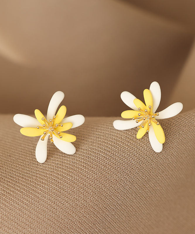 Elegantes pendientes de acrílico con diseño floral en amarillo y blanco