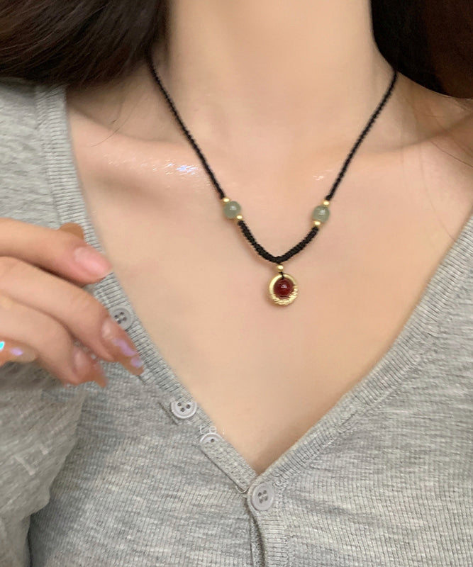 Collar con colgante de piedra preciosa de ágata tejida a mano de aleación negra de estilo chino