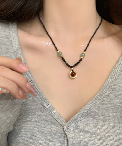 Collar con colgante de piedra preciosa de ágata tejida a mano de aleación negra de estilo chino