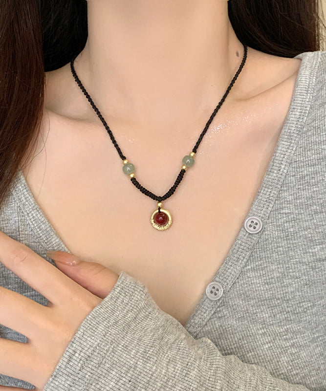 Collar con colgante de piedra preciosa de ágata tejida a mano de aleación negra de estilo chino