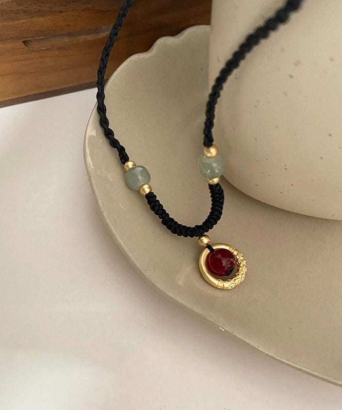 Collar con colgante de piedra preciosa de ágata tejida a mano de aleación negra de estilo chino
