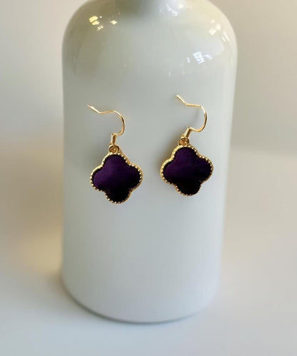 Ohrhänger im chinesischen Stil aus schwarzgrüner Kupferlegierung in Form eines vierblättrigen Kleeblatts und einer Kalebasse