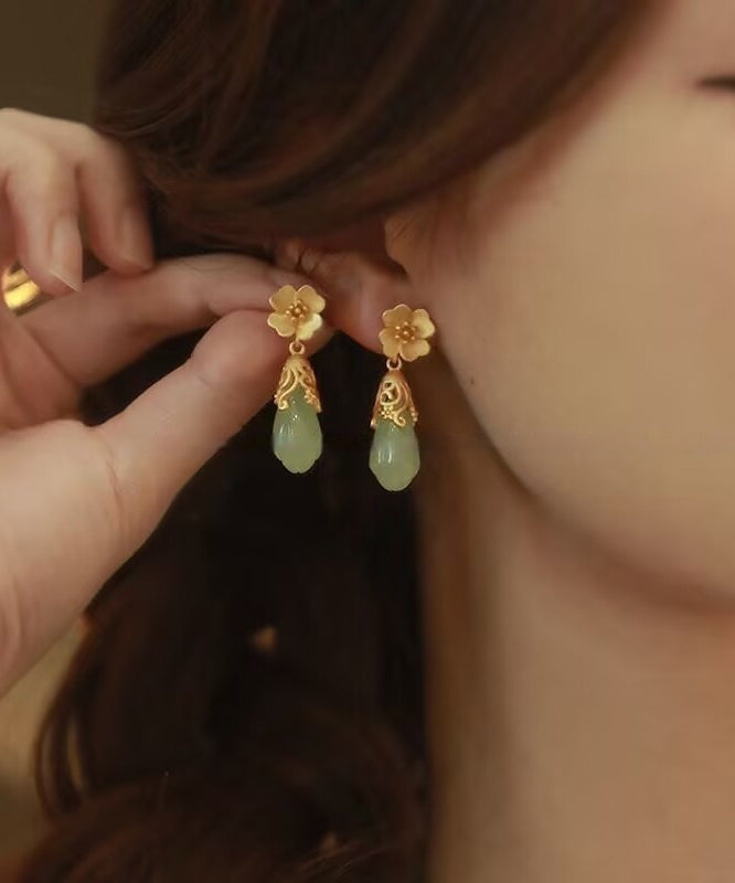 Pendientes colgantes de jade con diseño floral de gotas de agua y aleación de cobre y oro de estilo chino