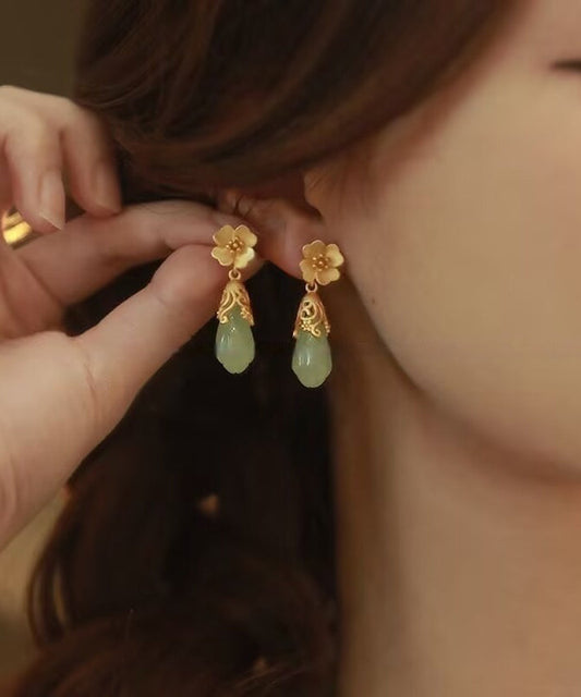 Pendientes colgantes de jade con diseño floral de gotas de agua y aleación de cobre y oro de estilo chino