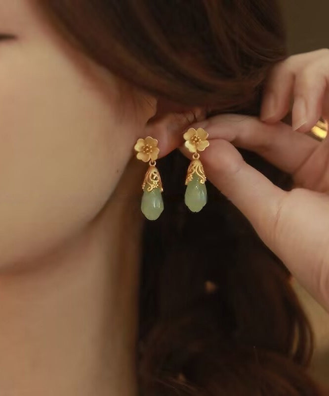 Pendientes colgantes de jade con diseño floral de gotas de agua y aleación de cobre y oro de estilo chino
