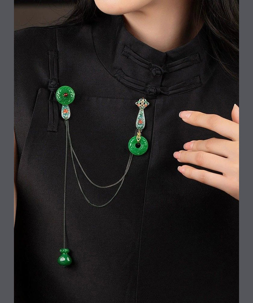 Broschen im chinesischen Stil mit grünen Jade-Cloisonné-Quasten und Granatapfel-Granat-Verzierungen