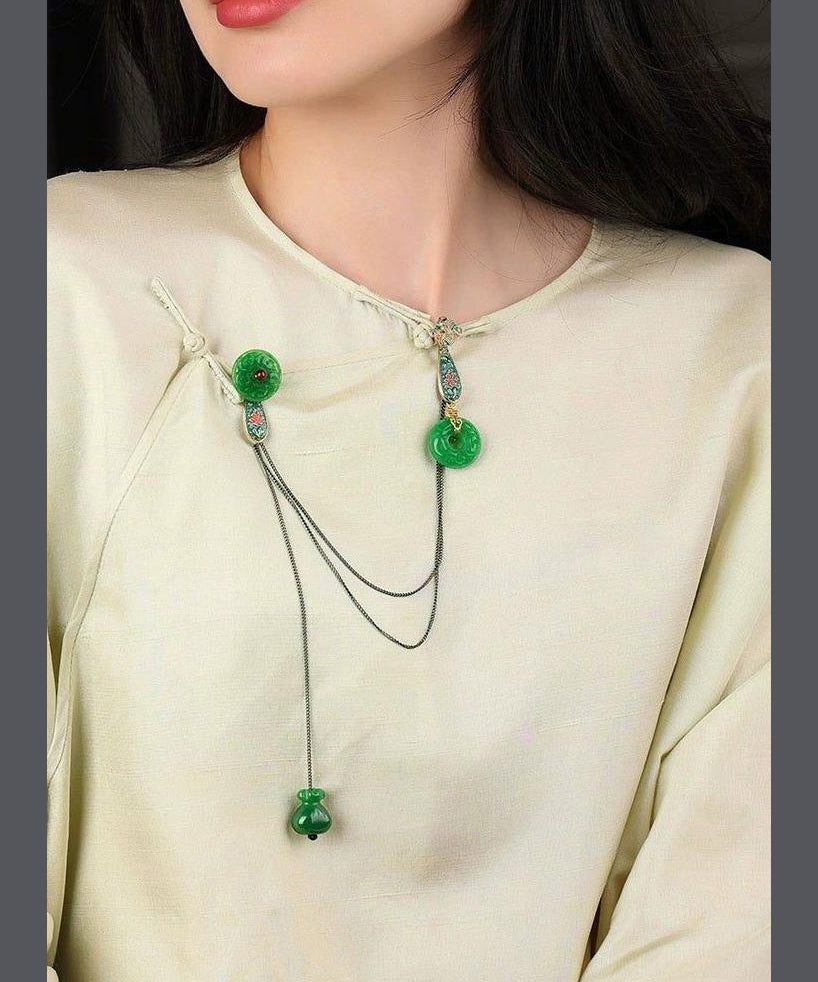 Broschen im chinesischen Stil mit grünen Jade-Cloisonné-Quasten und Granatapfel-Granat-Verzierungen