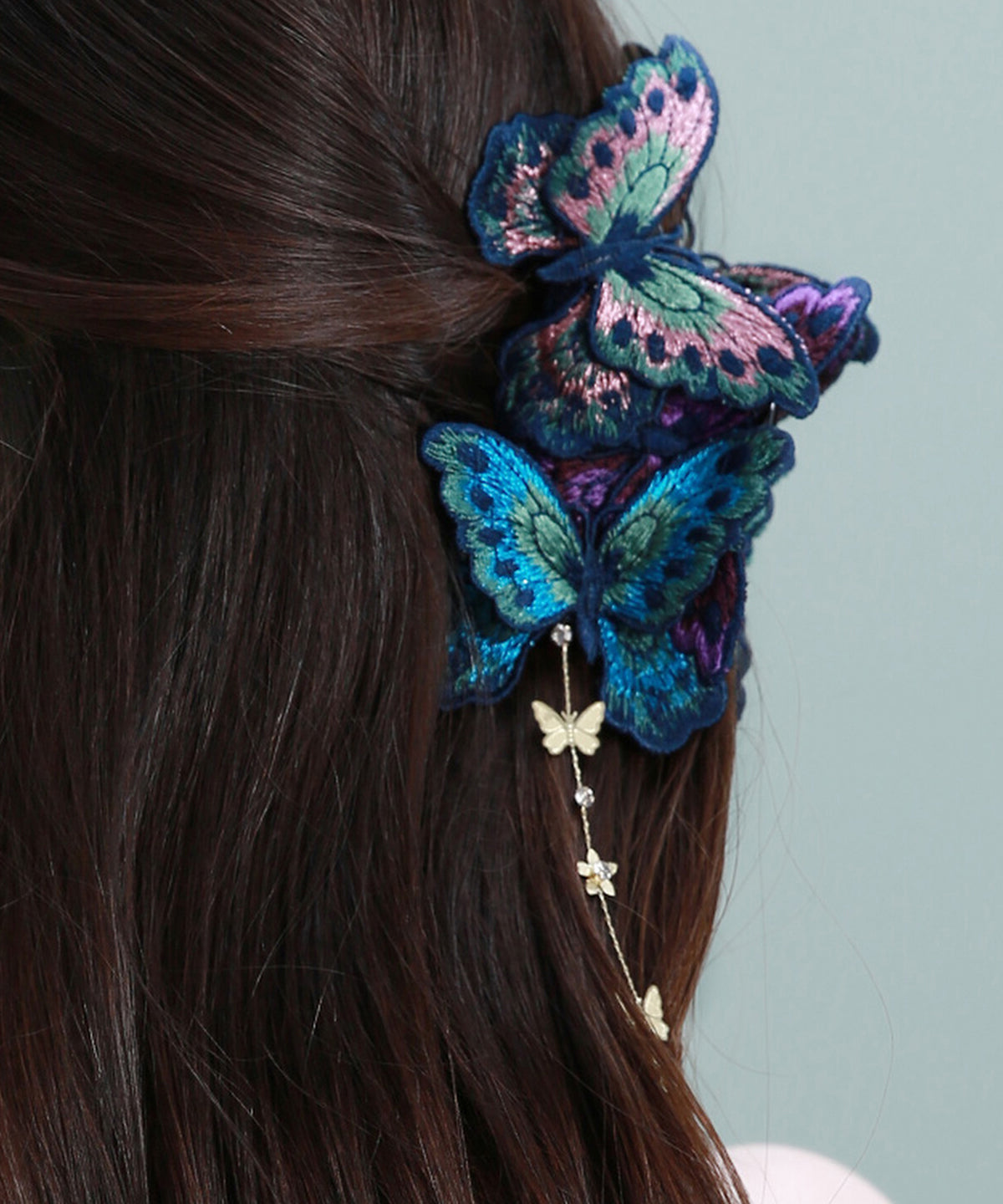 Haarnadel im chinesischen Stil mit Regenbogen-Schmetterlingsquaste aus Legierungsstoff