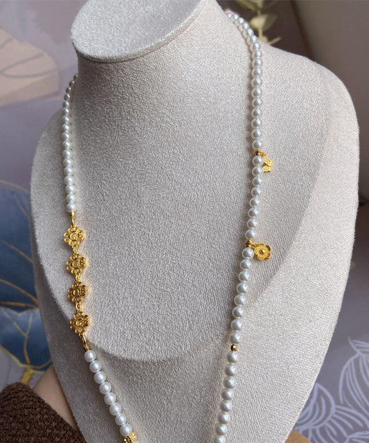 Collar con colgante estilo chino de plata de ley blanca con perla dorada y cierre de ruyi floral