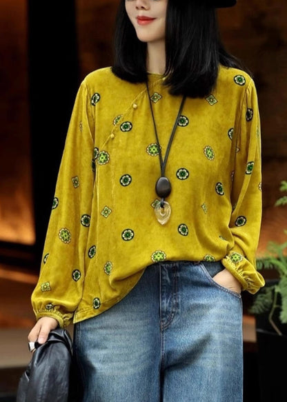 Blusa de terciopelo de seda con estampado amarillo estilo chino y mangas farol