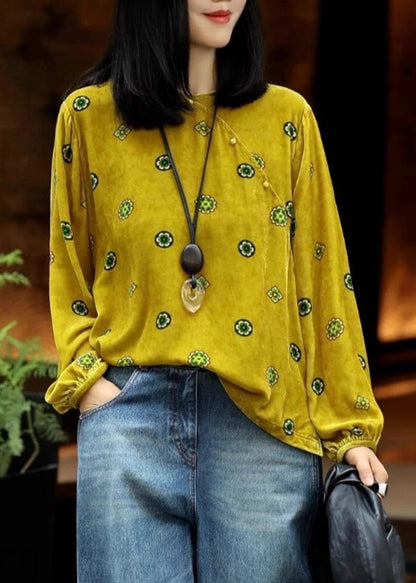 Blusa de terciopelo de seda con estampado amarillo estilo chino y mangas farol