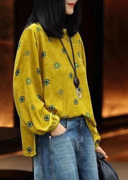 Blusa de terciopelo de seda con estampado amarillo estilo chino y mangas farol