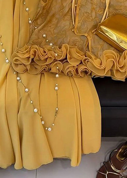 Zweiteiliges Set aus gelber, gerüschter Seide im chinesischen Stil für den Sommer