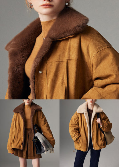 Schokoladenfarbene Taschen, abnehmbare Wintermäntel aus Leder und Pelz mit Peter-Pan-Kragen