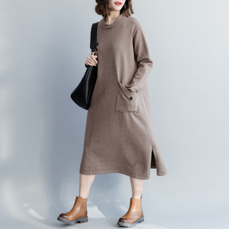 Grobstrickkleid im Khaki-Stil mit großen O-Ausschnitttaschen