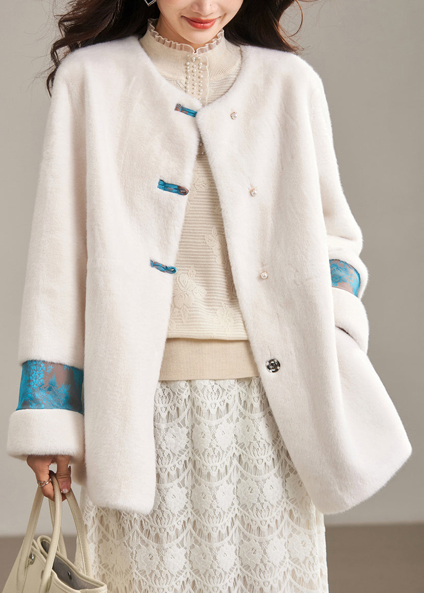 Eleganter beigefarbener Patchwork-Mantel aus Leder und Pelz mit Rundhalsausschnitt für den Winter