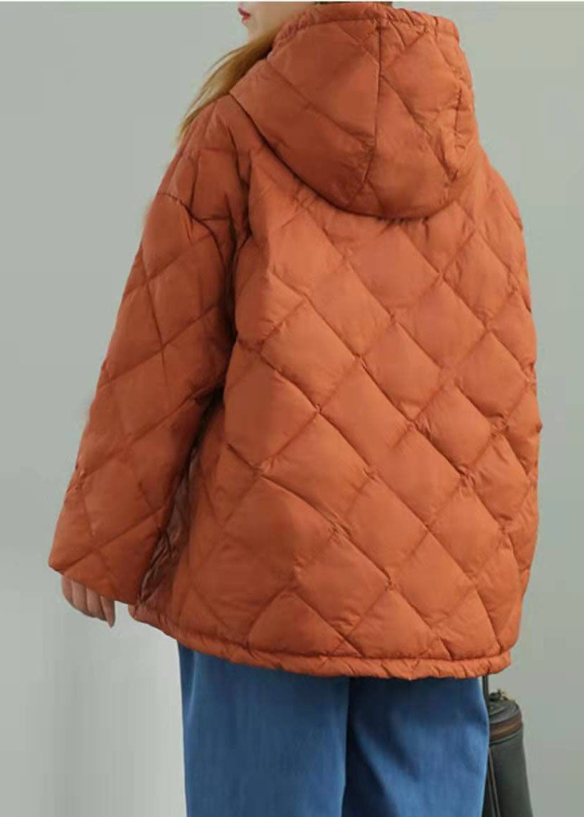 Edle schwarze Wintermäntel mit Kapuze und Knopfleiste aus Entendaunen