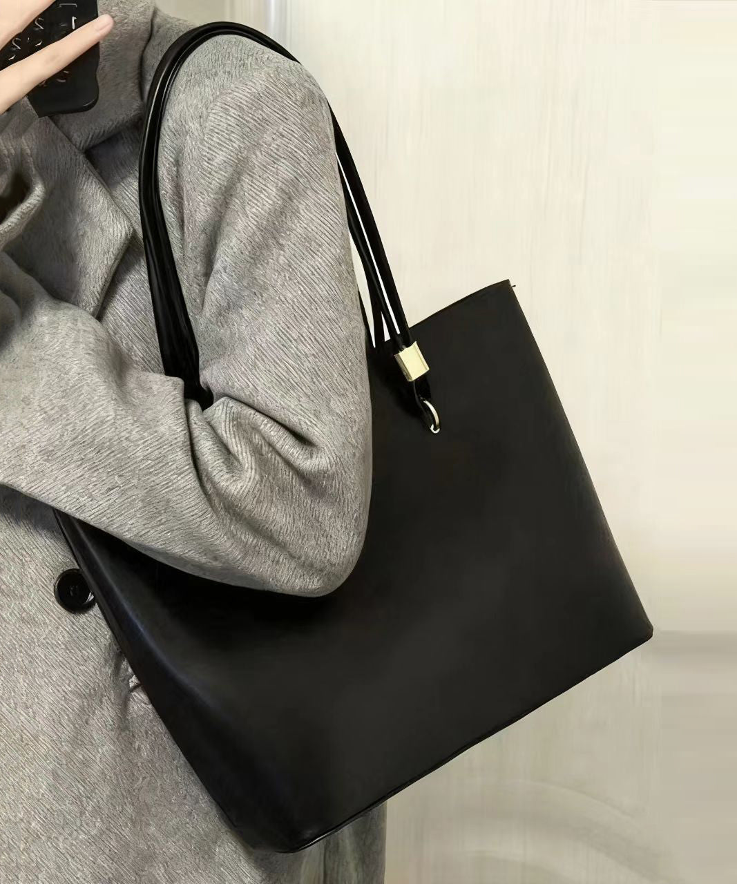Classy Black Solid Durable Large Capacity Faux Leather Shoulder Bags