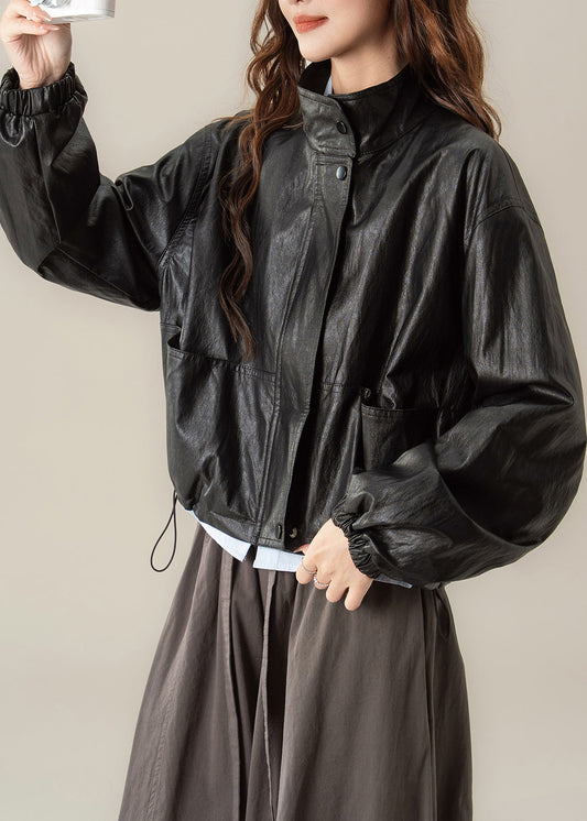 Eleganter schwarzer Stehkragenmantel aus Kunstleder mit Kordelzug für den Frühling