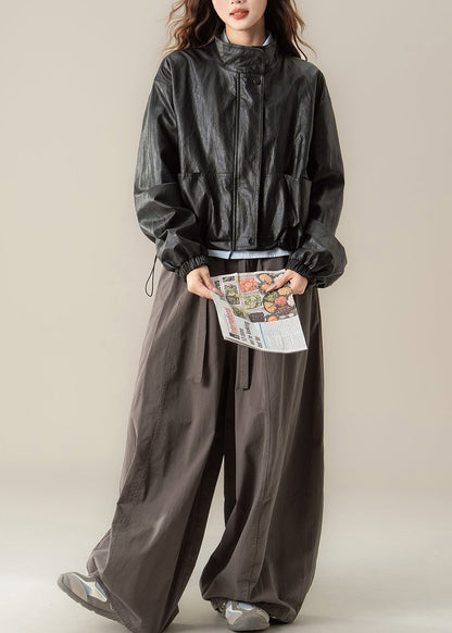 Eleganter schwarzer Stehkragenmantel aus Kunstleder mit Kordelzug für den Frühling