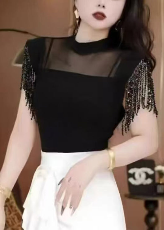 Camisa elegante de verano con borlas negras y patchwork calado