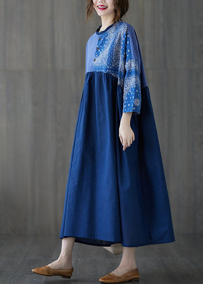 Edles blaues langes Baumwollkleid mit Rüschendruck für den Frühling