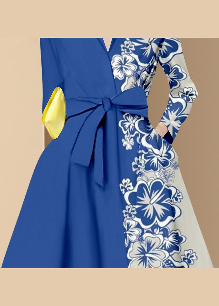 Edle blaue Seidenkleider mit Peter-Pan-Kragen und Bindegürtel, lange Ärmel