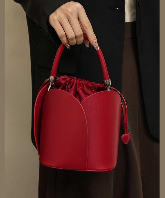 Elegante braune Beuteltasche aus strapazierfähigem Kunstleder mit Kordelzug