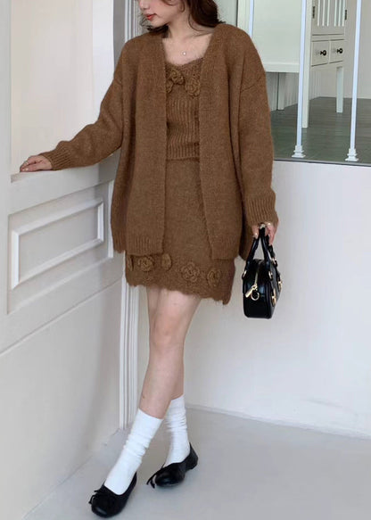 Elegantes, braunes, dreiteiliges Strickset mit Blumenmuster für Damen – Frühlingsmode