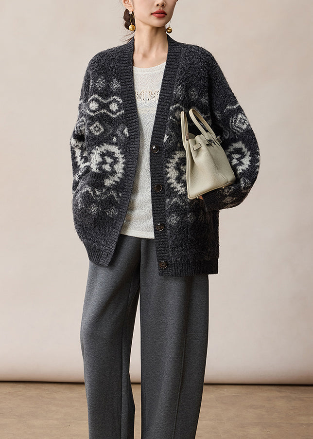 Elegante braune Wollstrickjacke mit V-Ausschnitt, Jacquard-Knopfleiste, Winter